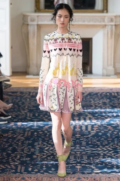 Look 29